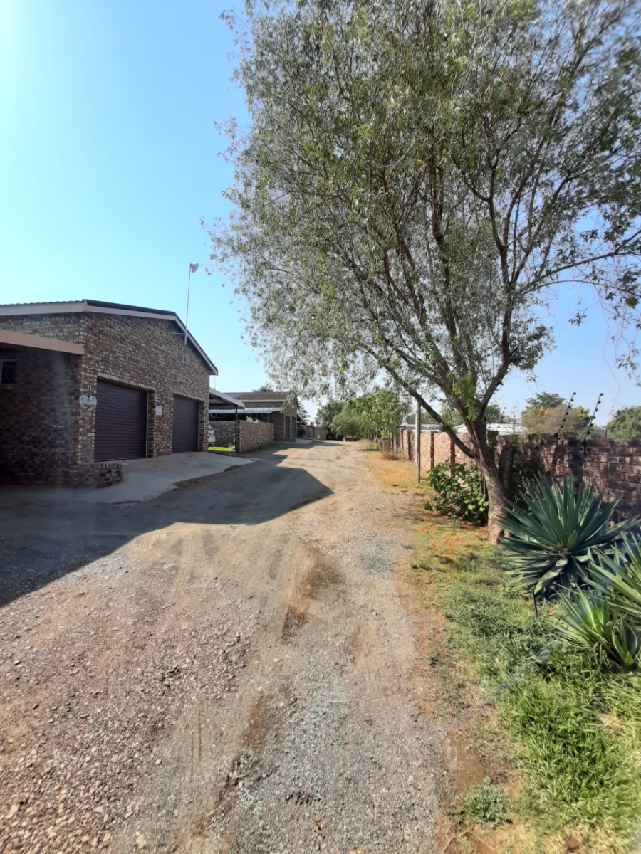 16 Bedroom Property for Sale in Hartswater Northern Cape